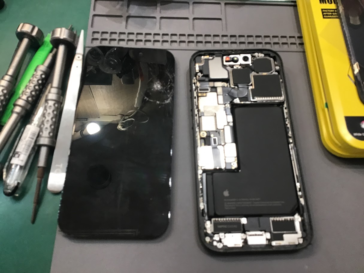 iPhone15Proのバッテリー交換ならデータそのまま修理可能なスマホ修理工房セレオ甲府店へ！